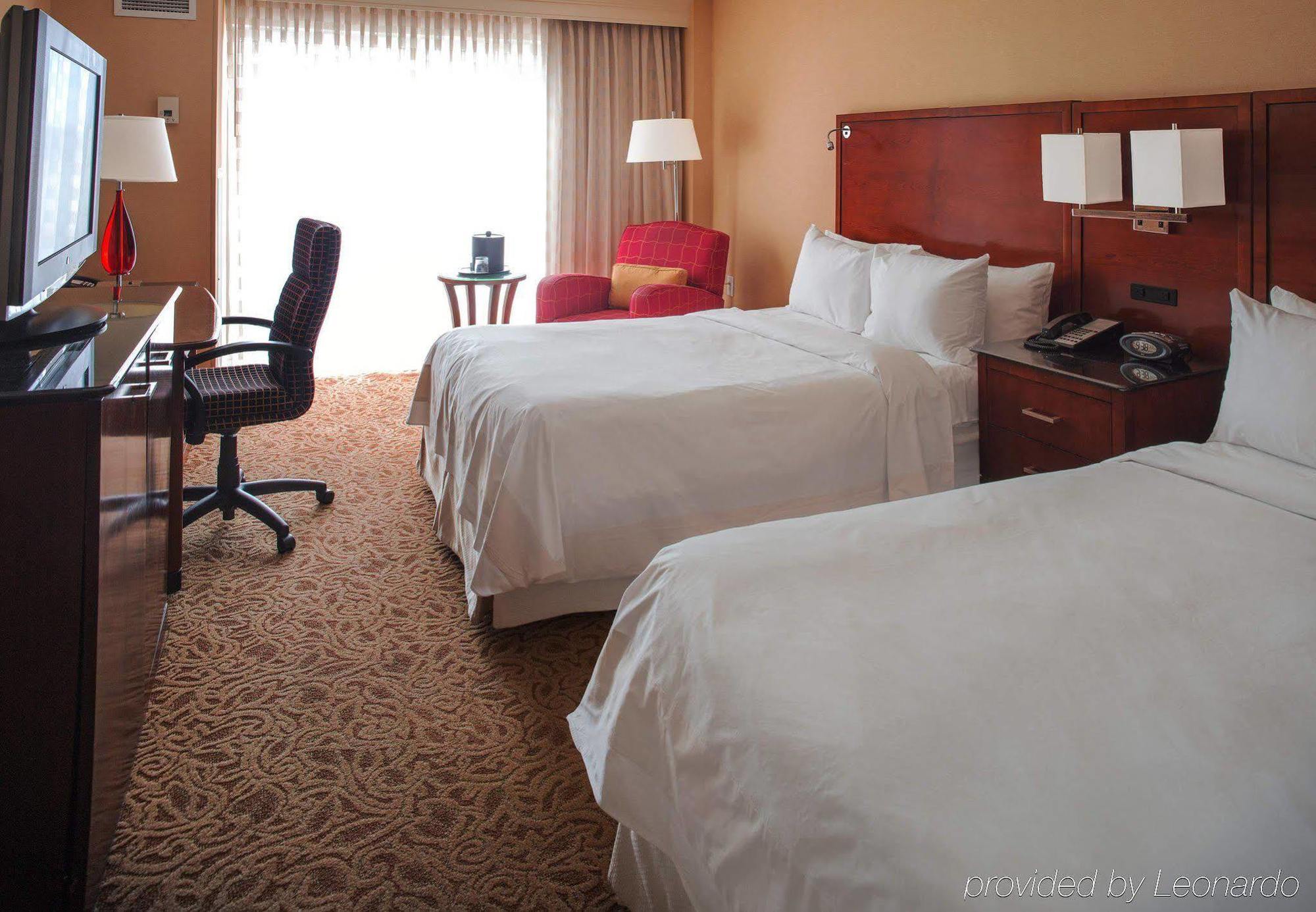 Holiday Inn 切萨皮克 外观 照片