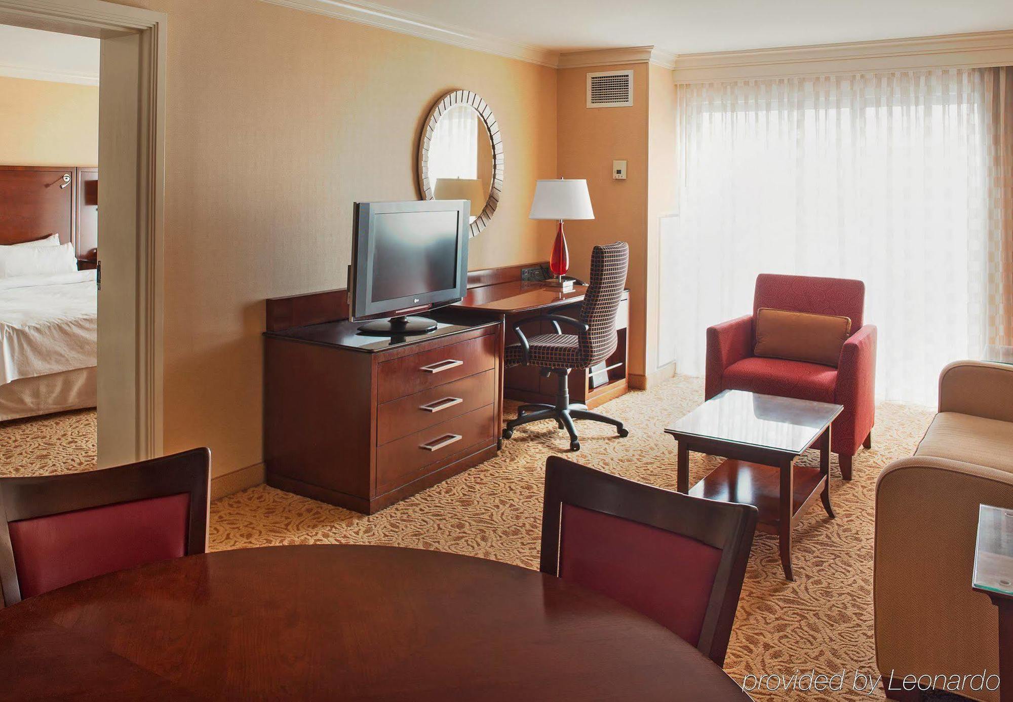 Holiday Inn 切萨皮克 外观 照片