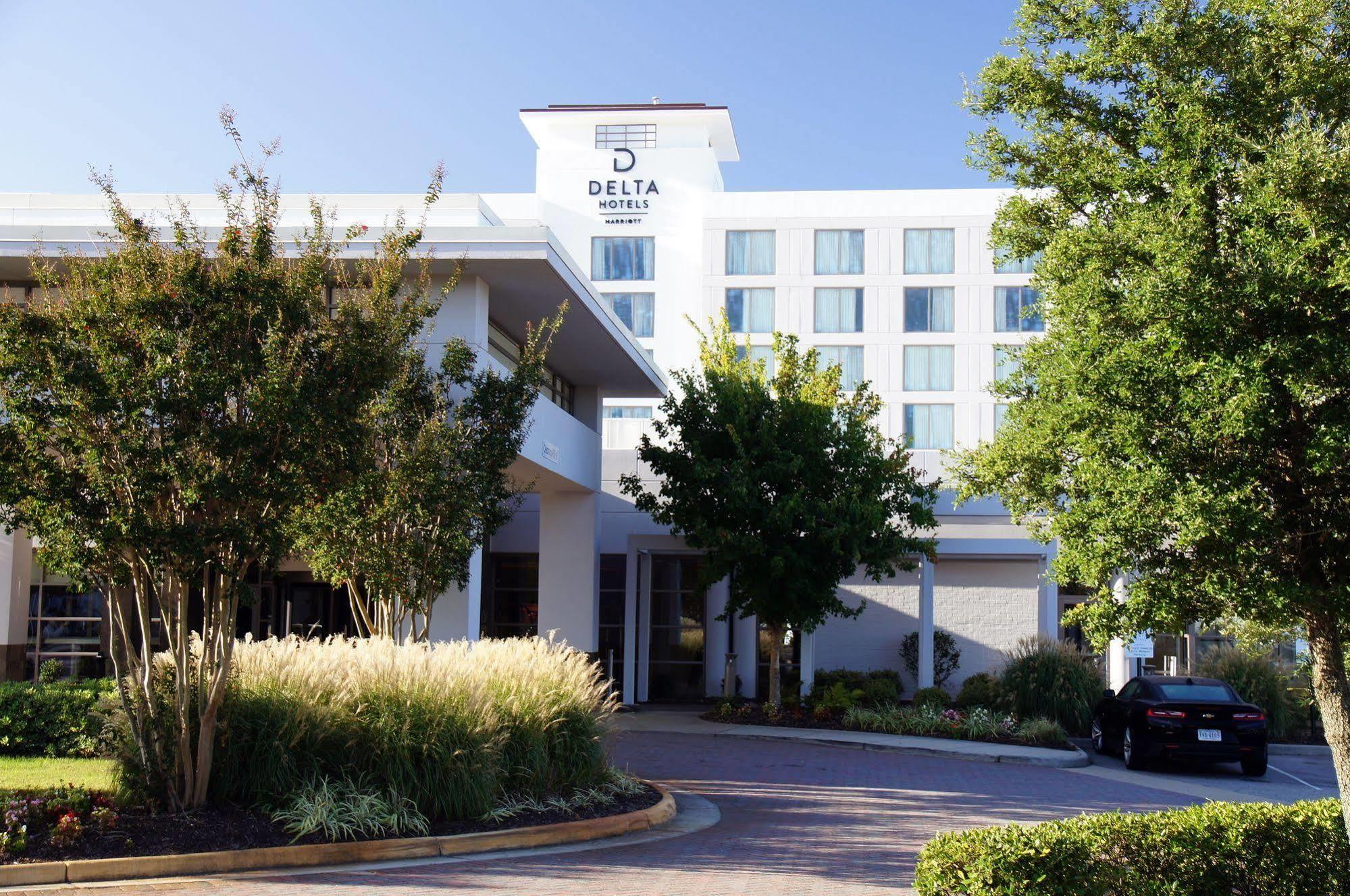 Holiday Inn 切萨皮克 外观 照片